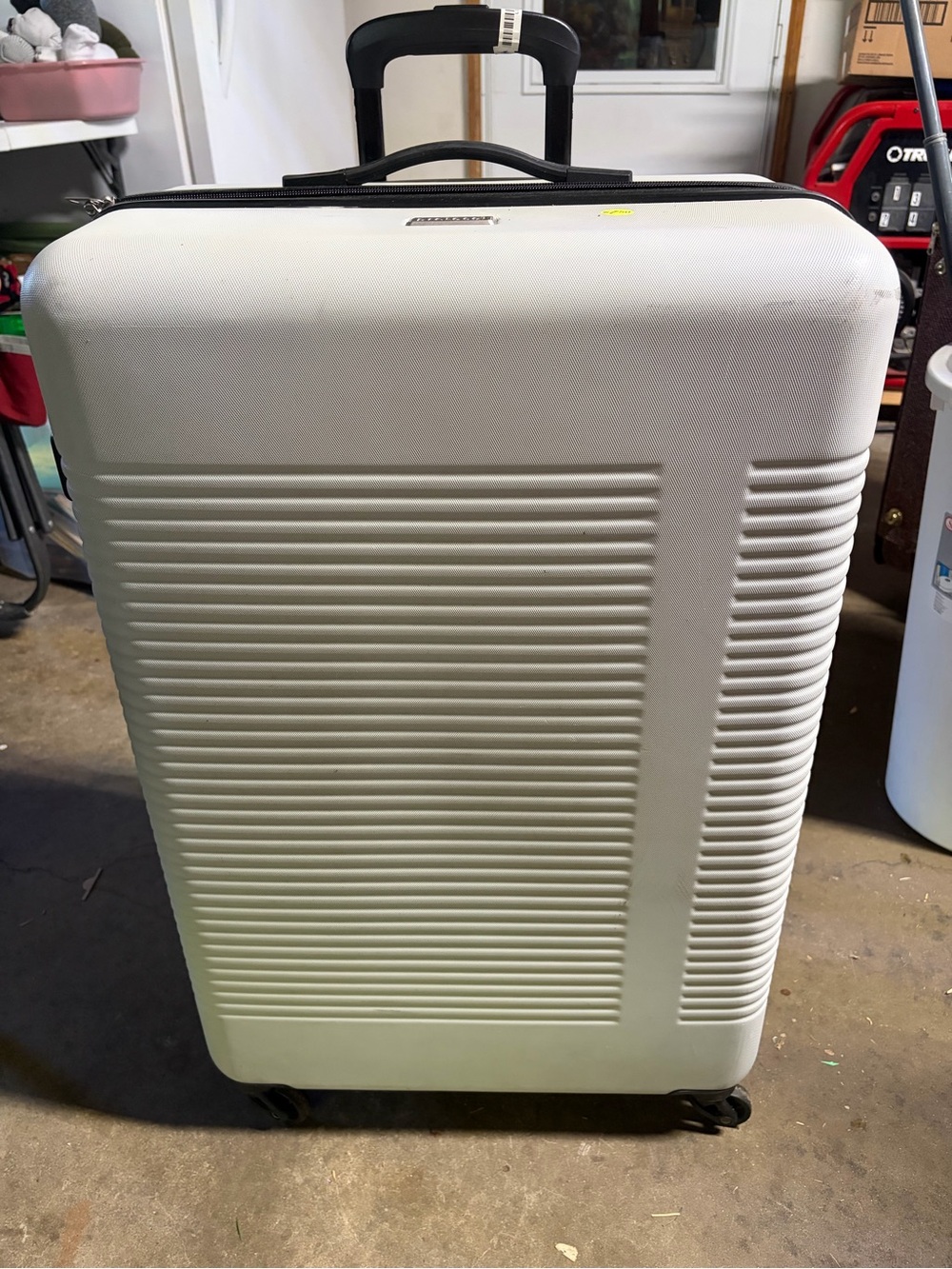 Textured Hard Shell large Luggage in Pale Gray